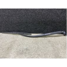 Поводок стеклоочистителя передний прав. TOYOTA CAMRY 55 14-17