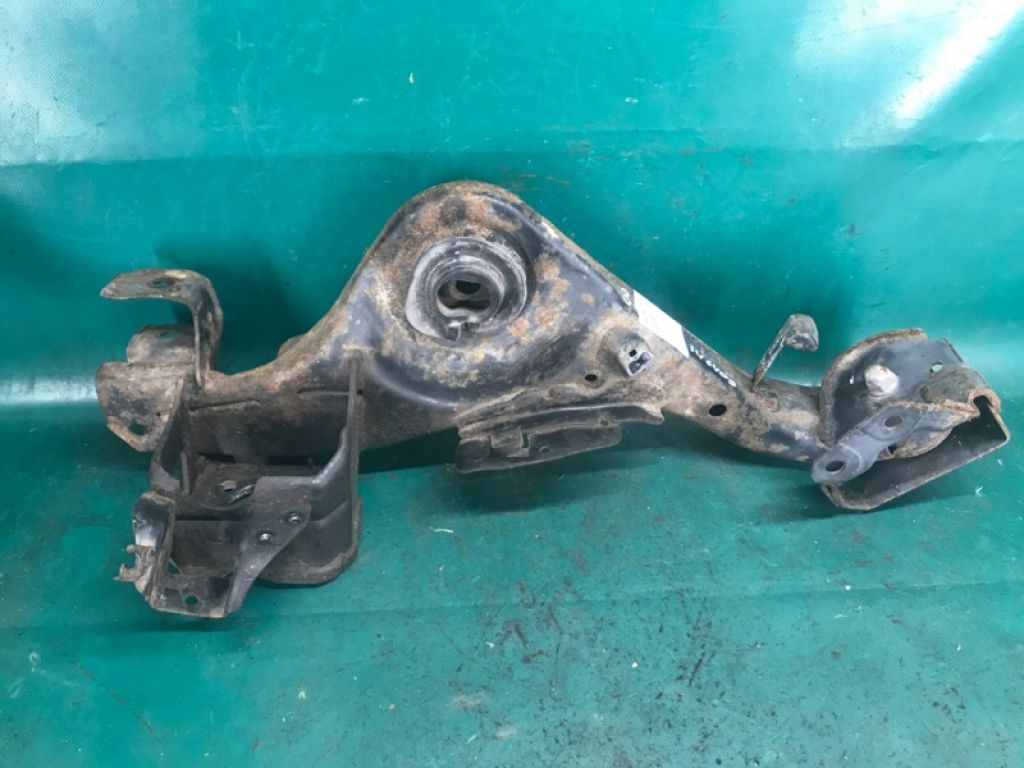 555011KD0A | Рычаг задней подвески продольный прав. NISSAN JUKE 10-19
