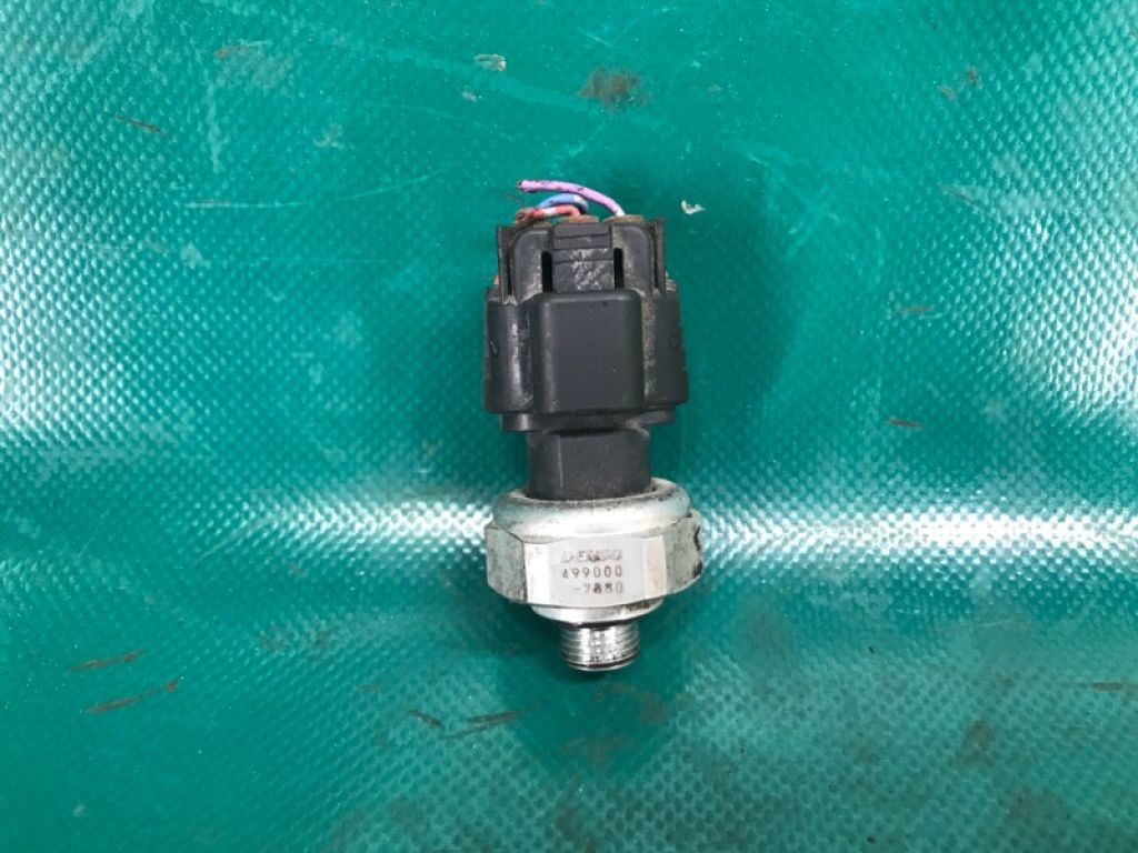88719-33020 | Датчик тиску кондиціонера TOYOTA CAMRY 40 06-11