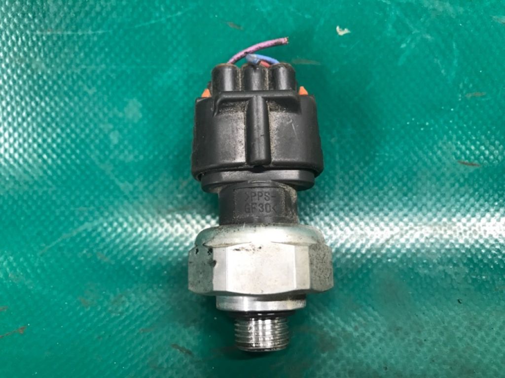88719-33020 | Датчик тиску кондиціонера TOYOTA CAMRY 40 06-11 - Фото 2