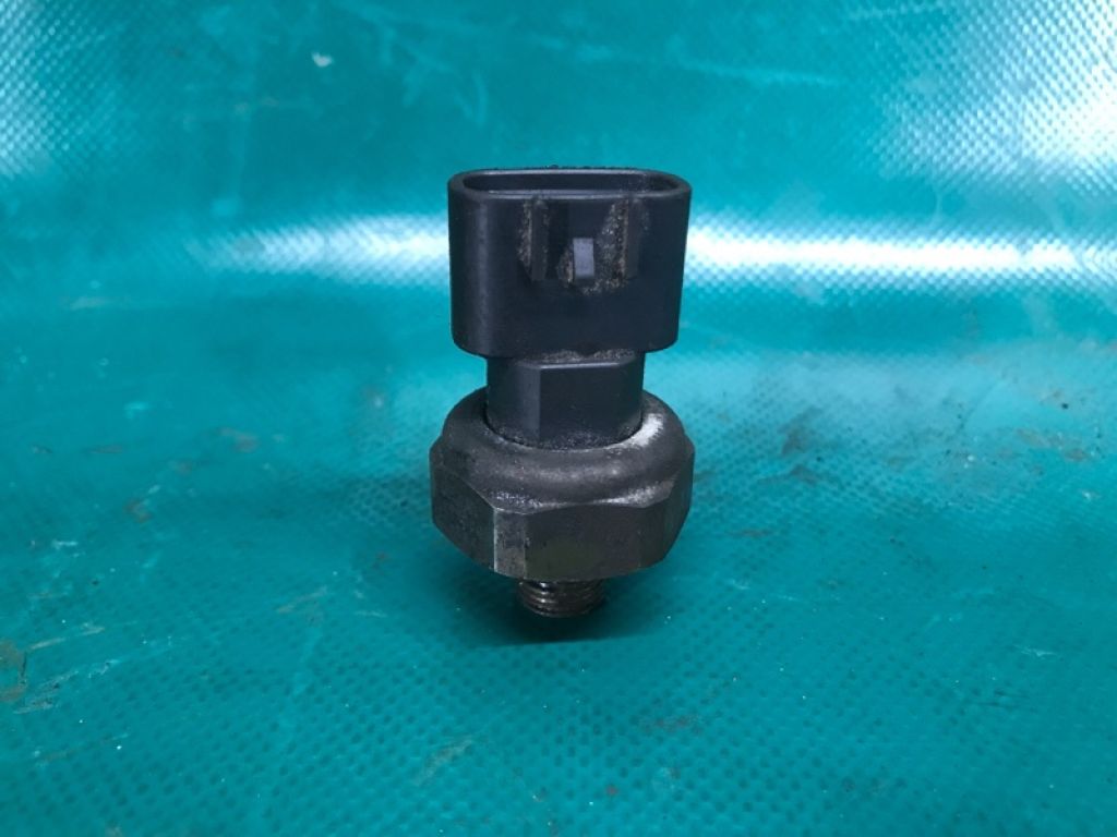 88719-33020 | Датчик тиску кондиціонера TOYOTA AVALON 05-12
