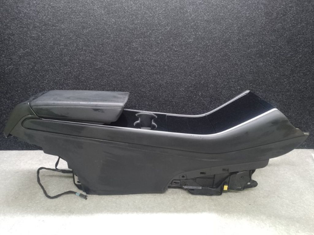 1755503-00-A | Підлокітник TESLA MODEL Y 19-