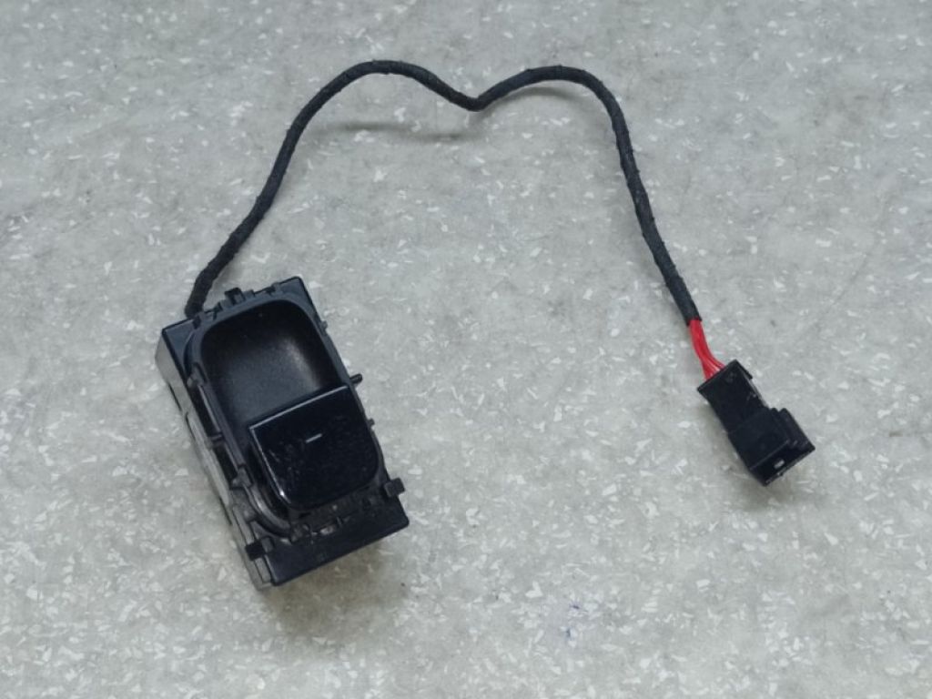 1081038-01-E | Кнопка стеклоподъемника задн. прав. TESLA MODEL Y 19-