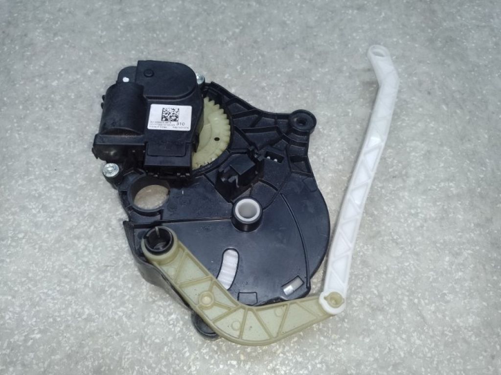 1500623-00-A | Моторчик заслонки печки TESLA MODEL Y 19-