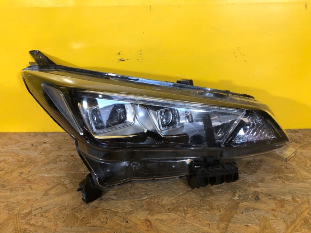 26010-5SH5A | Фара прав. NISSAN LEAF 18-