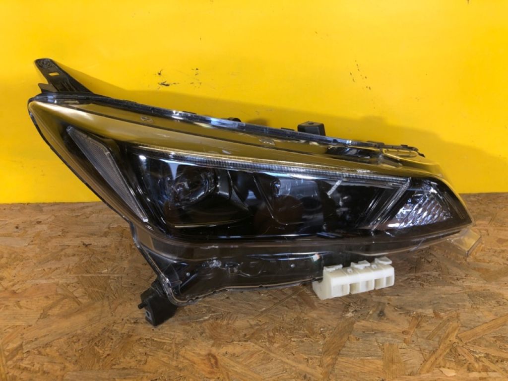 26010-6WK7A | Фара прав. NISSAN LEAF 18-