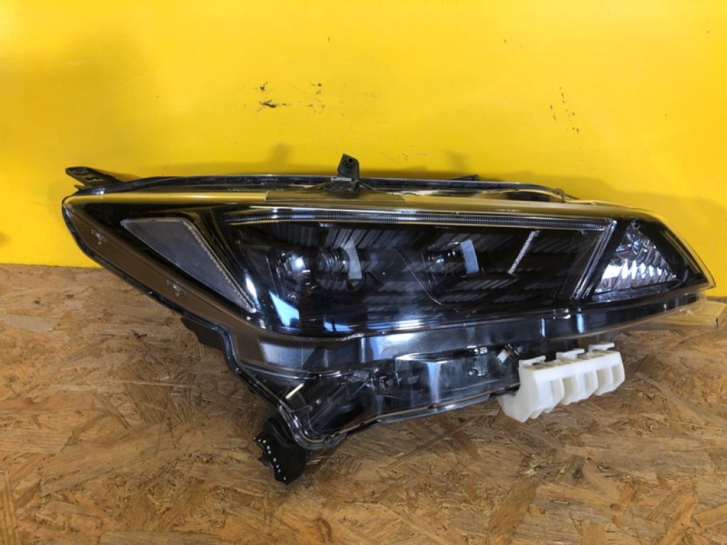 26010-6WK7A | Фара прав. NISSAN LEAF 18-