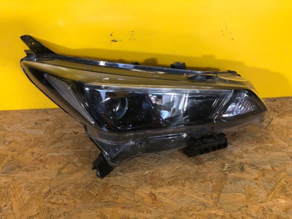 26010-5SH0A | Фара прав. NISSAN LEAF 18-