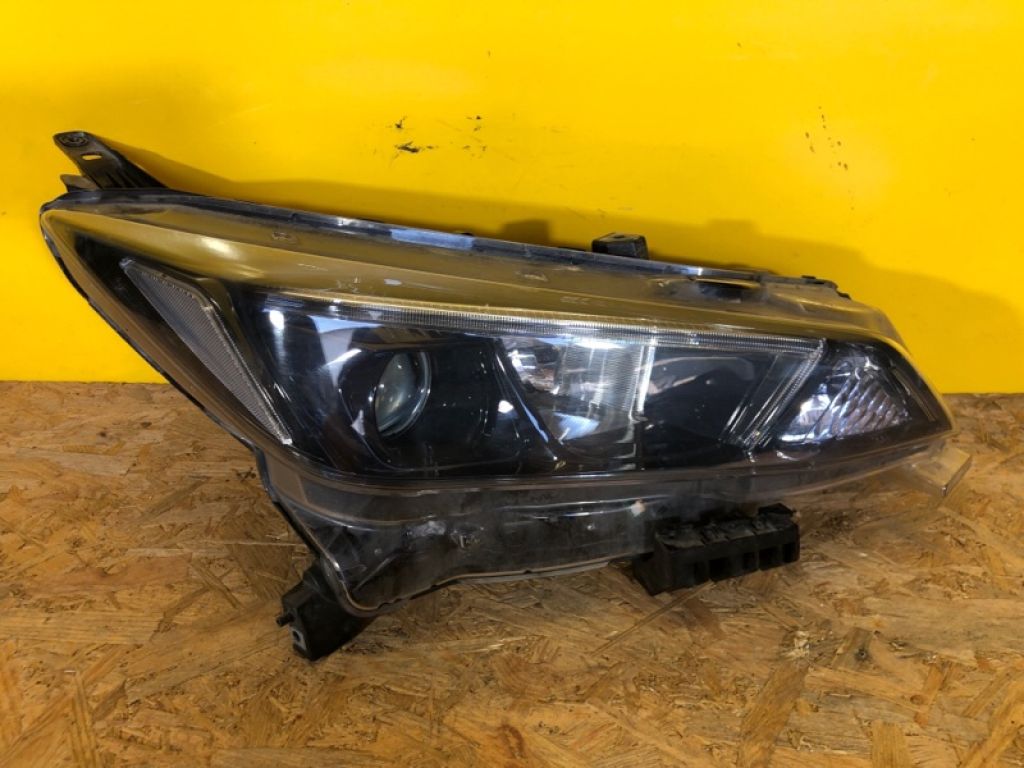 26010-5SH0A | Фара прав. NISSAN LEAF 18-