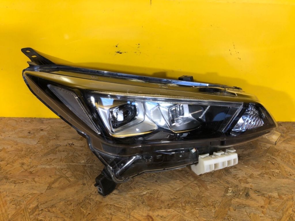 26010-5SH5A | Фара прав. NISSAN LEAF 18-