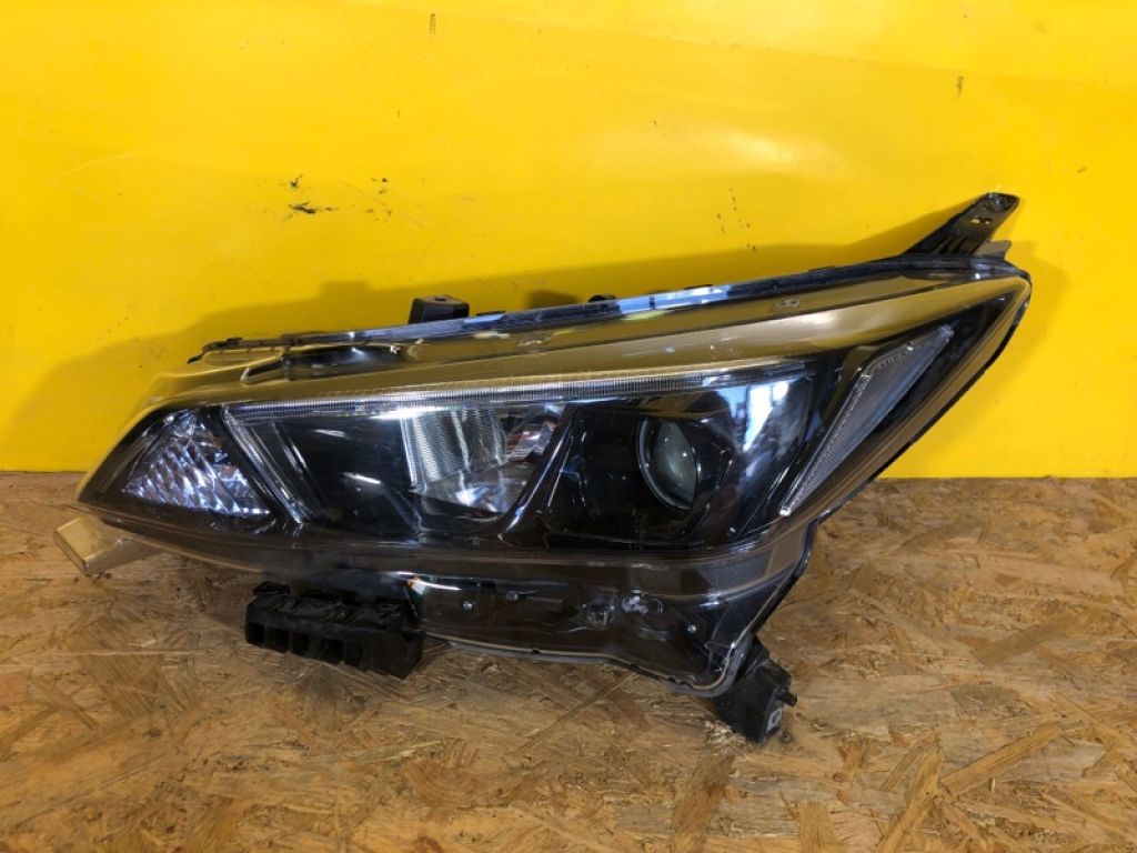 26060 5SH0A | Фара лів. NISSAN LEAF 18-