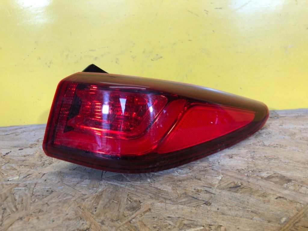 92402-J9100 | Ліхтар зовнішній прав. HYUNDAI KONA OS 17-23