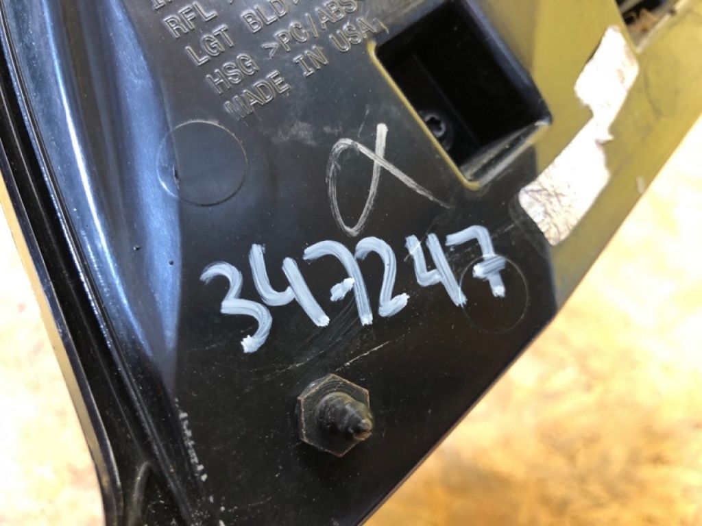 1077398-00-H | Ліхтар зовнішній прав. TESLA MODEL Y 19- - Фото 2