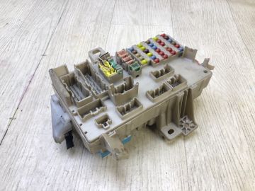 Блок предохранителей салон TOYOTA CAMRY 30 02-06