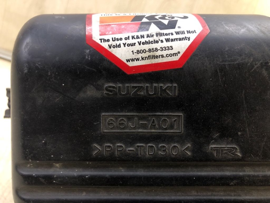 13700-66J00 | Корпус повітряного фільтра SUZUKI GRAND VITARA 05-15 - Фото 7
