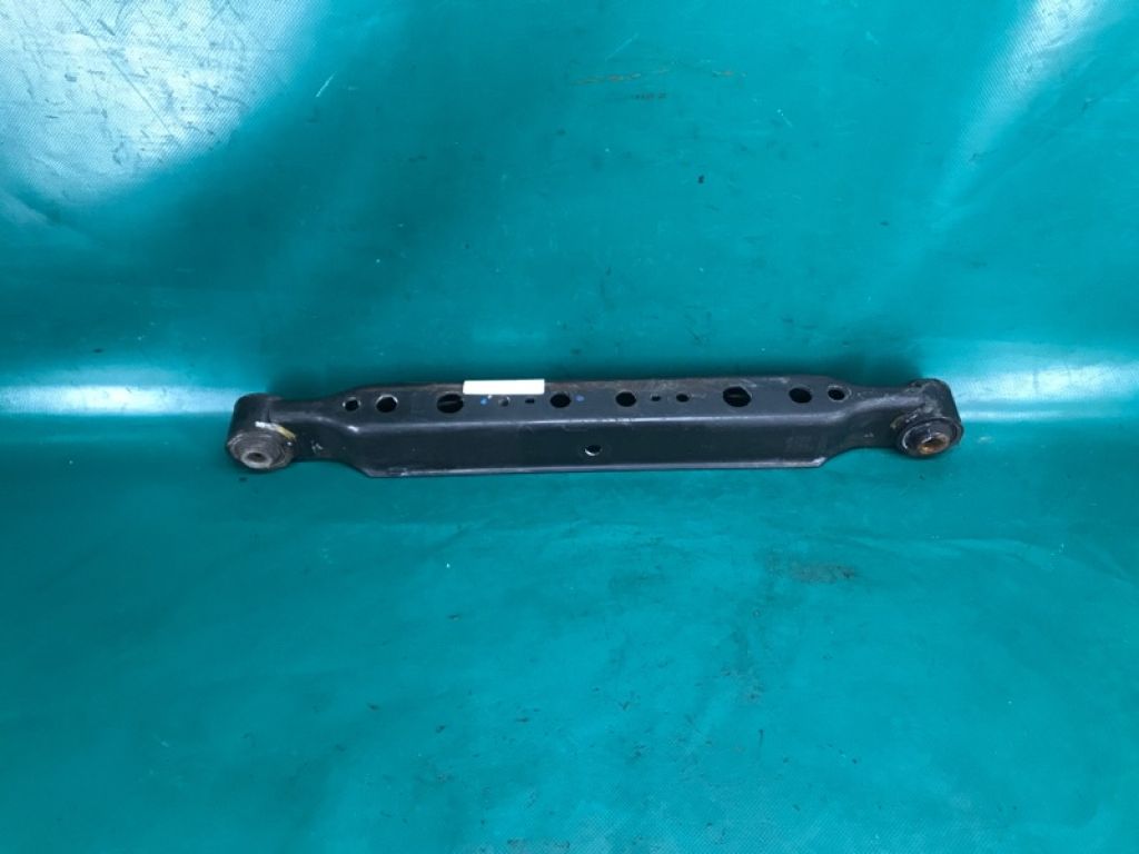 55110-4BA0A | Рычаг задней подвески поперечный нижний прав. NISSAN X-TRAIL/ROGUE T32 13-20