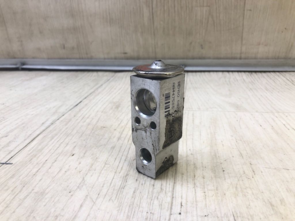 8851507040 | Клапан кондиціонера TOYOTA CAMRY 30 02-06