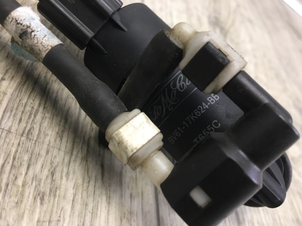 BV61-17K624-BB | Насос омывателя стекла FORD FOCUS 10-18 - Фото 3