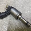 BB5Z-9F593-B | Форсунка топливная FORD FOCUS 10-18 - Превью 2