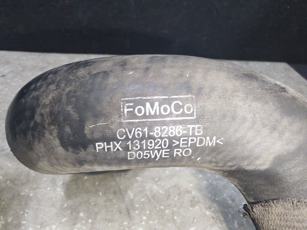 CV6Z-8286-T | Патрубок системи охолодження FORD FOCUS 10-18 - Фото 3