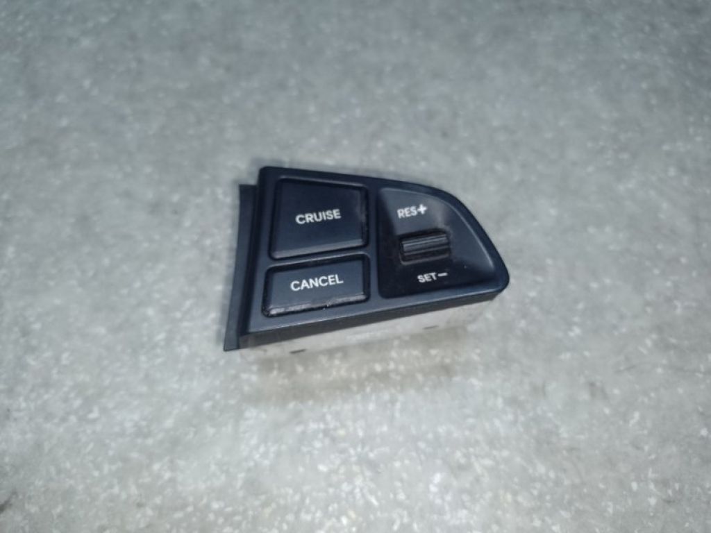 96700-1R1004X | Кнопки руля прав. HYUNDAI ACCENT RB 10-