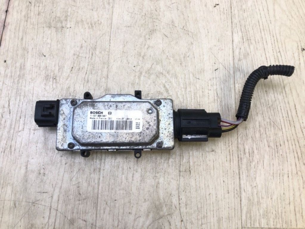 1137328567 | Блок управления вентилятором радиатора FORD FOCUS 10-18