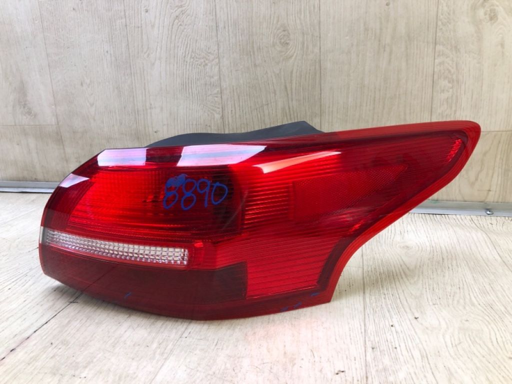 F1EZ-13404-B | Фонарь наружный прав. FORD FOCUS 10-18