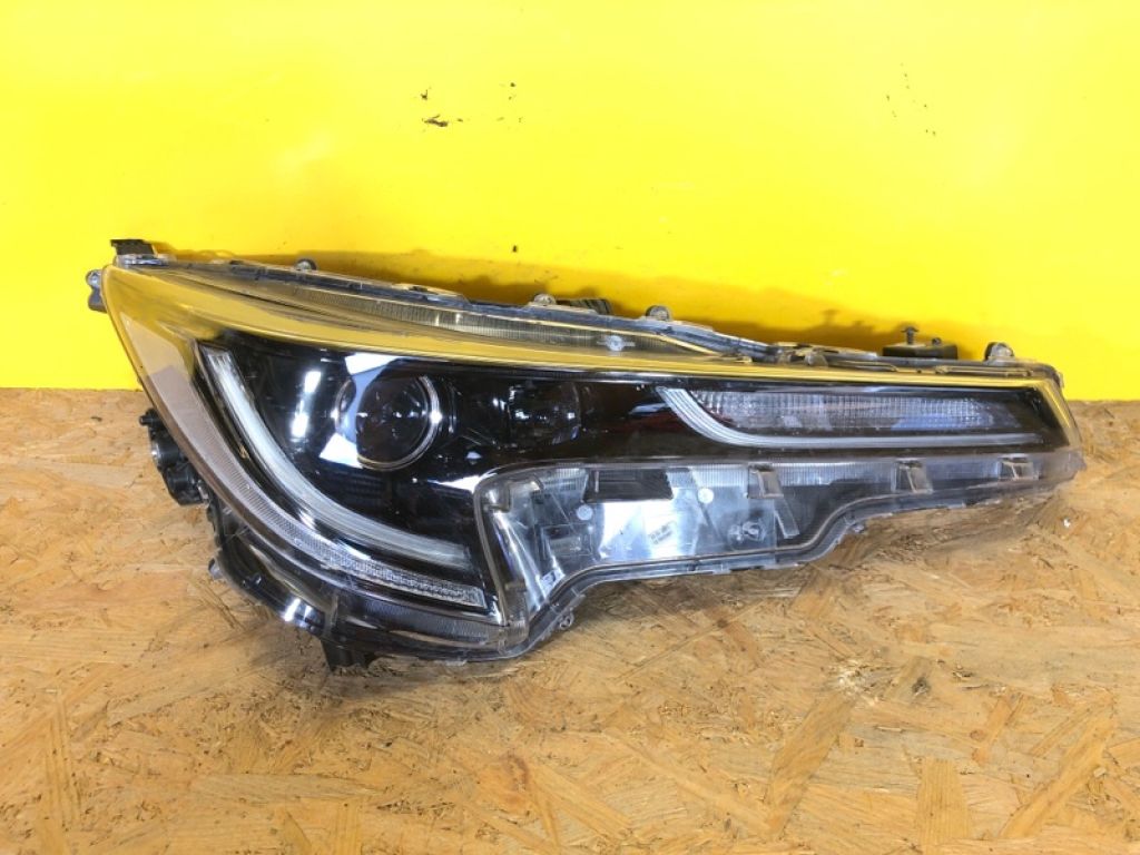 81130-02S70 | Фара прав. TOYOTA COROLLA 18-