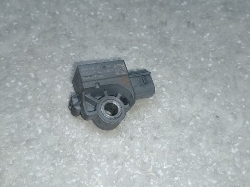 95920-B4000 | Датчик удара передн. прав. KIA SORENTO UM 14-