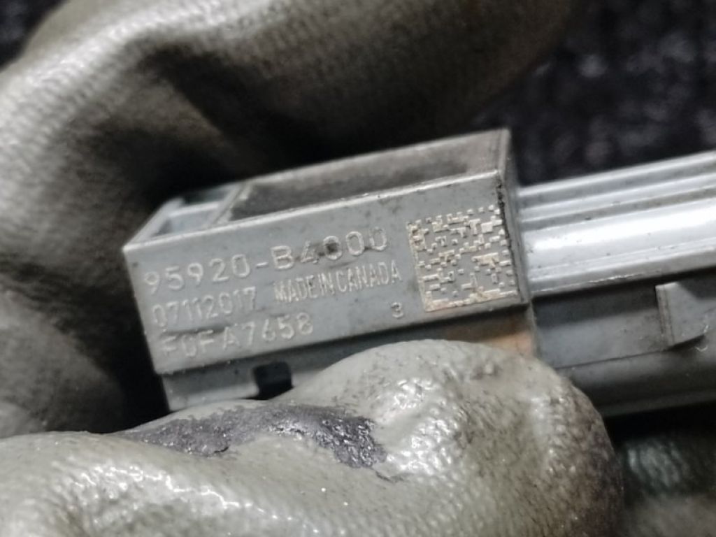 95920-B4000 | Датчик удара передн. прав. KIA SORENTO UM 14- - Фото 4