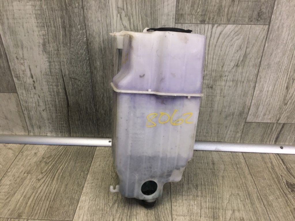 85315-04090 | Бачок омивача TOYOTA TACOMA 05-15