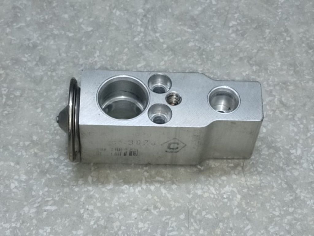 88515-26070 | Клапан кондиционера LEXUS CT200 11-17