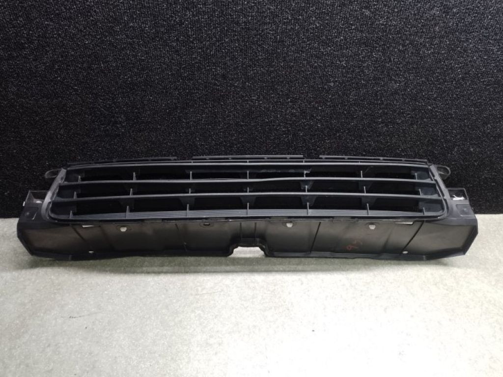 53112-76010 | Решітка переднього бампера LEXUS CT200 11-17