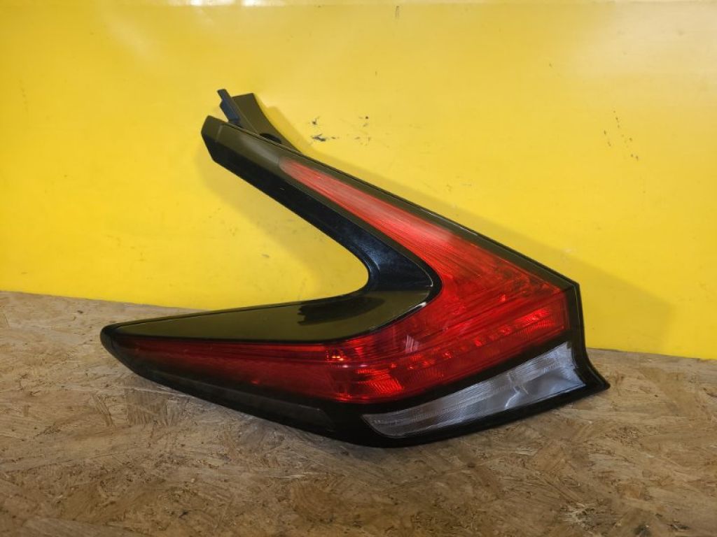 26555-5SH0A | Ліхтар зовнішній лів. NISSAN LEAF 18-