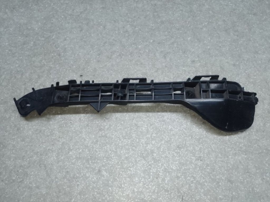 52575-76010 | Кронштейн заднього бампера прав. LEXUS CT200 11-17