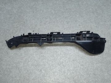 Кронштейн заднього бампера прав. LEXUS CT200 11-17