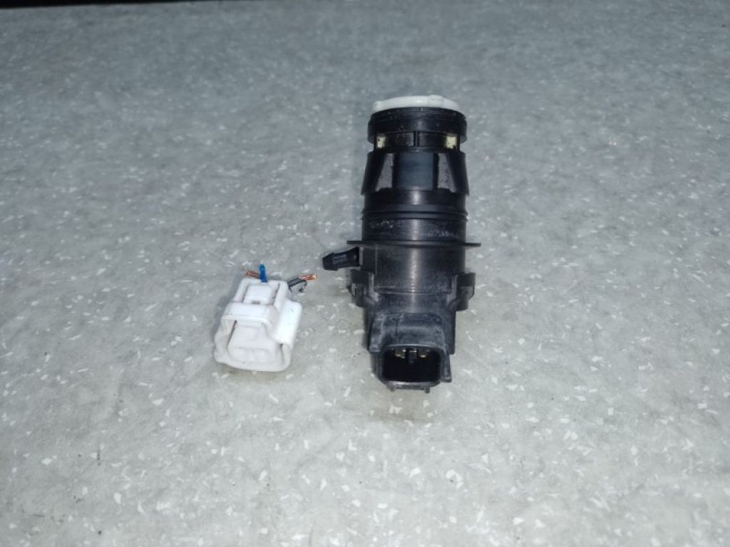85330-60190 | Насос омивача скла передн. LEXUS CT200 11-17
