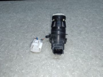 Насос омивача скла передн. LEXUS CT200 11-17