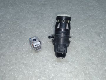 Насос омивача скла задн. LEXUS CT200 11-17