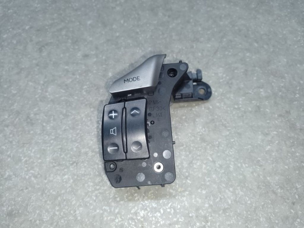 84250-76020-B3 | Кнопки руля лів. LEXUS CT200 11-17