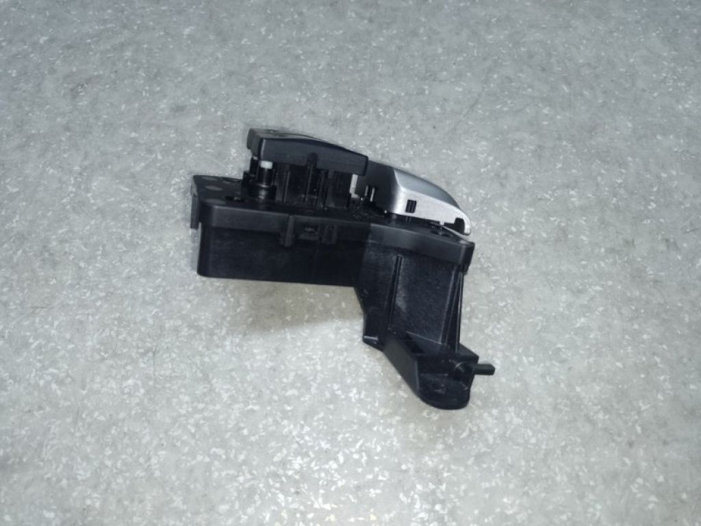 84250-76020-B3 | Кнопки руля лів. LEXUS CT200 11-17 - Фото 2