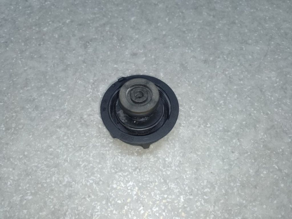 BE8Z-8100-A | Крышка расширительного бачка FORD FOCUS 10-18 - Фото 2