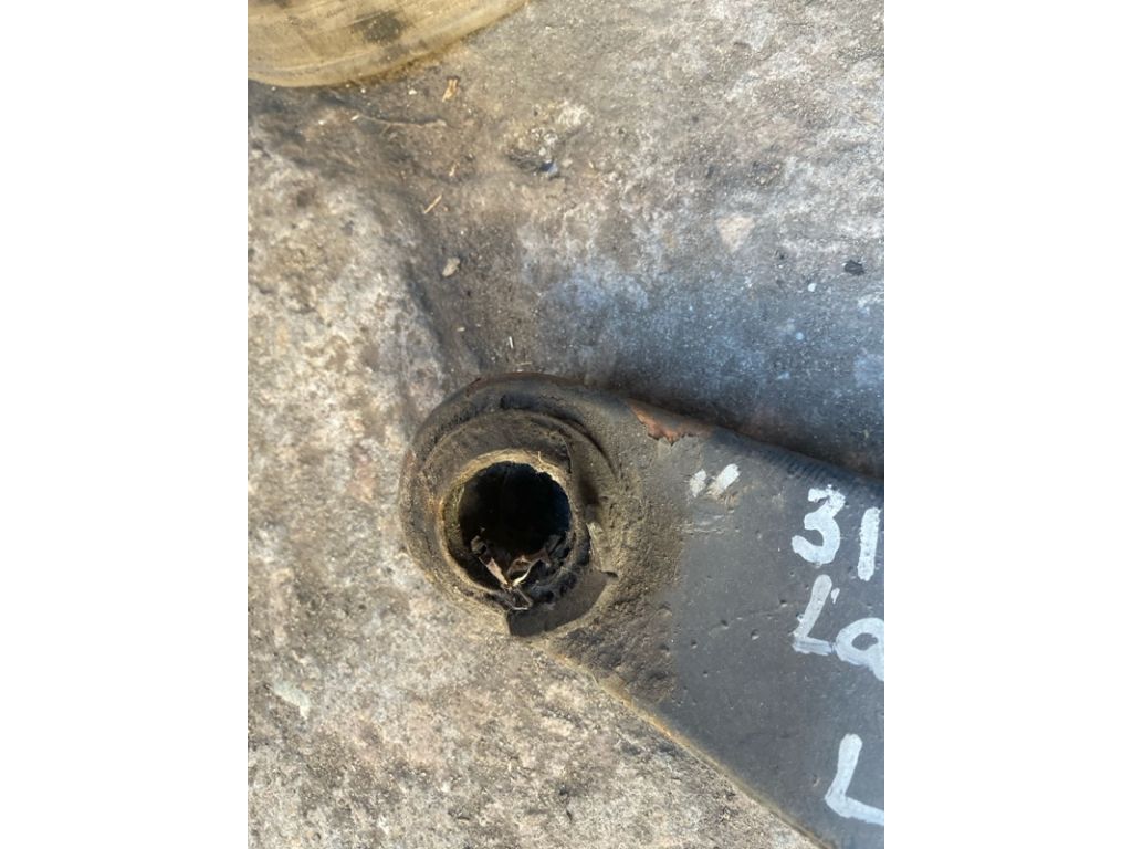 MR403419 | Рычаг передней подвески нижний лев. MITSUBISHI LANCER IX 9 03-07 - Фото 2