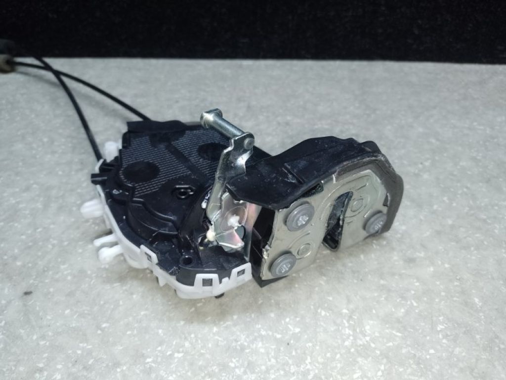 69060-52280 | Замок двери задн. лев. TOYOTA PRIUS 16-
