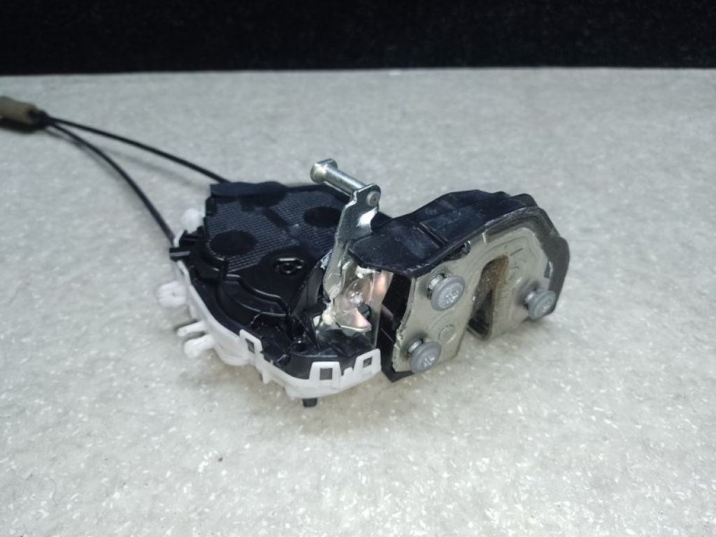 69060-52280 | Замок двери задн. лев. TOYOTA PRIUS 16-
