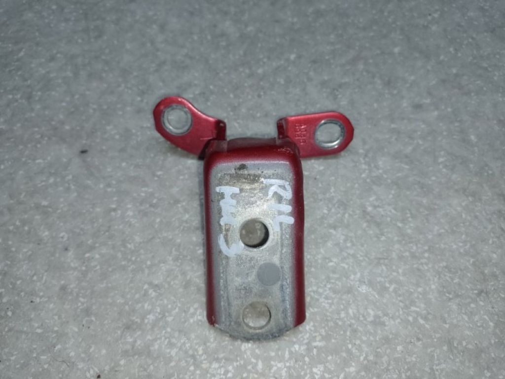 68780-52031 | Петля двері нижня задн. лів. TOYOTA PRIUS 16-