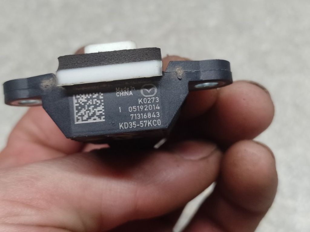 KD35-57-KC0 | Датчик удару MAZDA CX-3 14-18 - Фото 4