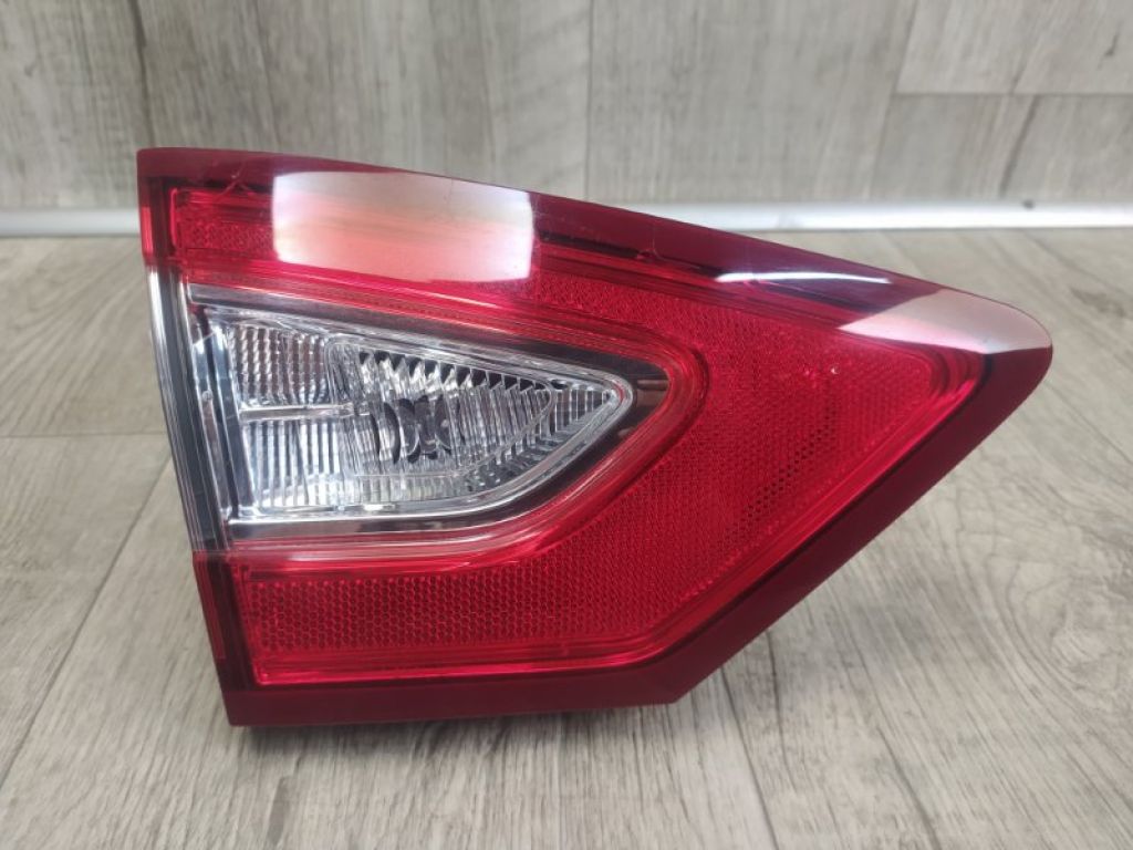 DS7Z-1340-5A | Фонарь внутренний лев. FORD FUSION 14-