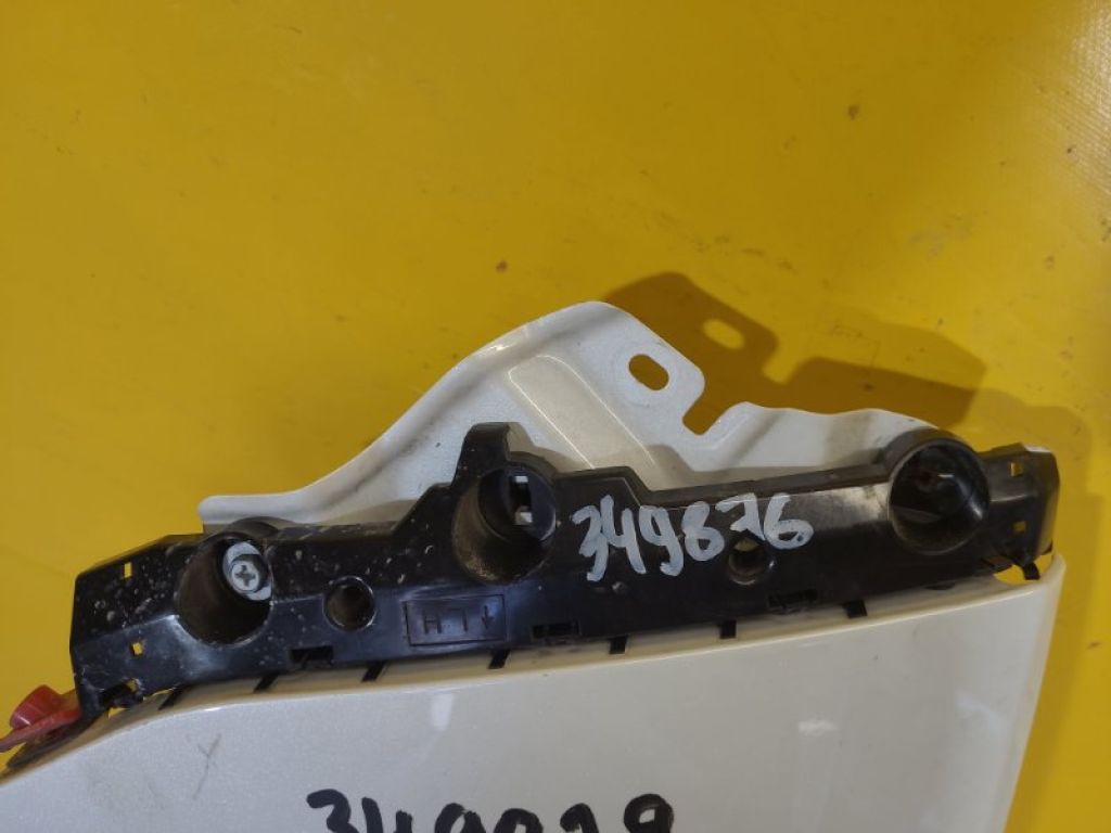 62225-5SK0A | Кронштейн/крепление переднего бампера (на крыле) лів. NISSAN LEAF 18-