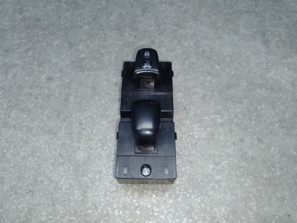 25411-1KA5A | Кнопка стеклоподъемника передн. прав. NISSAN X-TRAIL/ROGUE T32 13-20